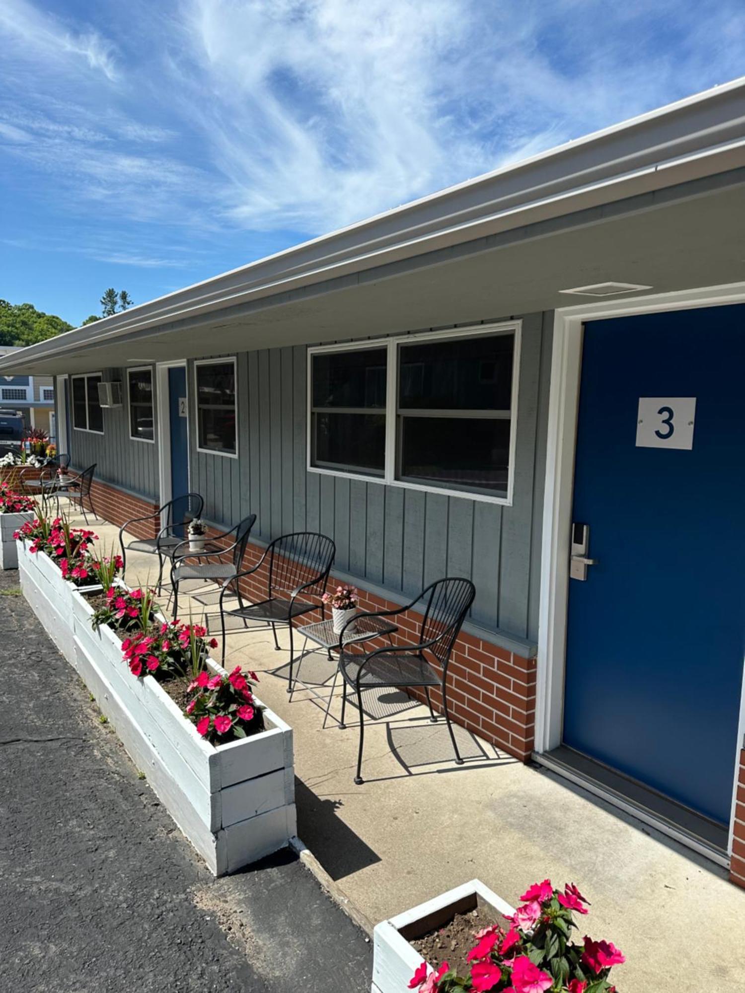 Downtown Inn Sister Bay Exterior foto